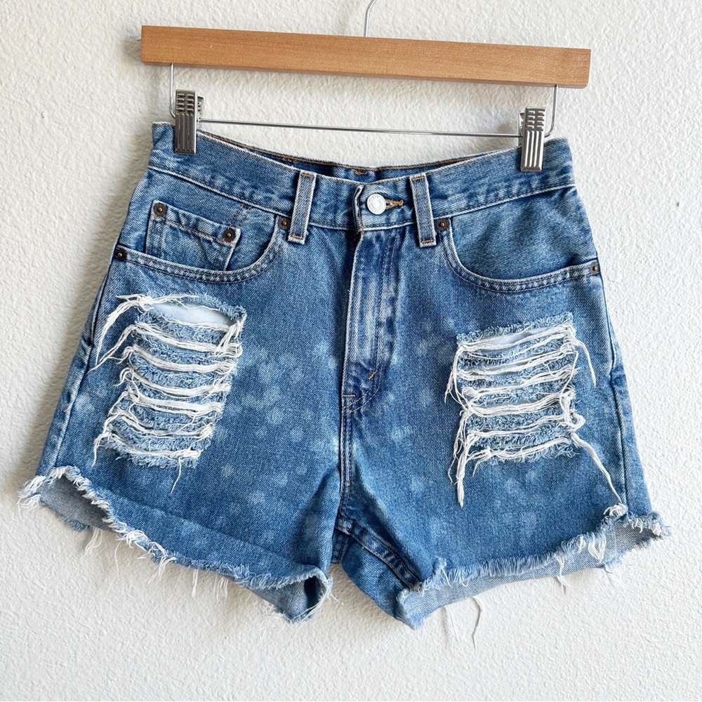 Vintage Levis 560 Denim Shorts Distressed Bleached High Rise Women’s Size 4